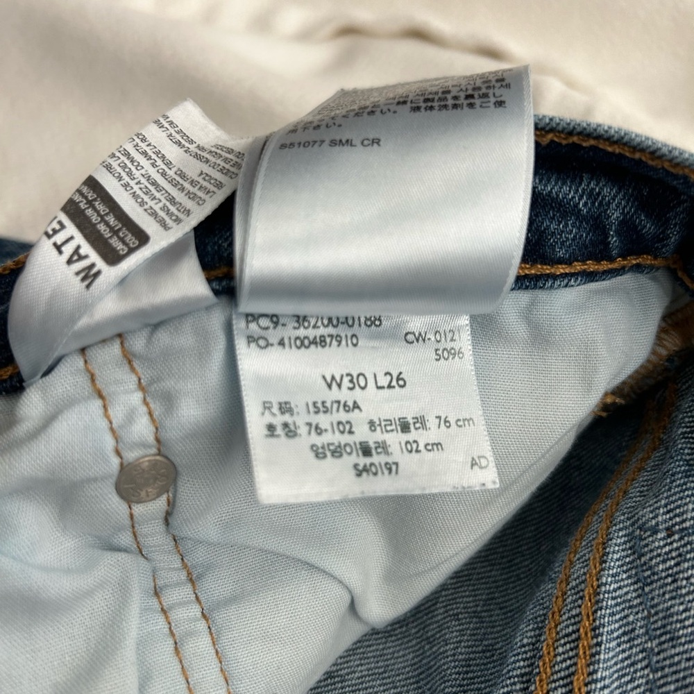 Levi’s 501 Original Fit Cropped Jean 30x26 - Picture 9 of 9